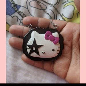 Hello kitty kiss necklace
